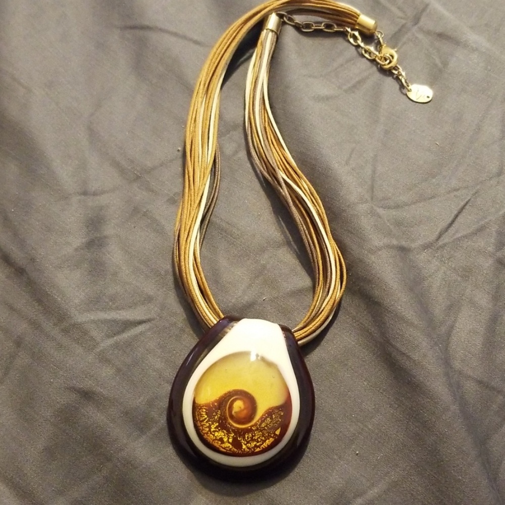 Gorgeous pendant necklace